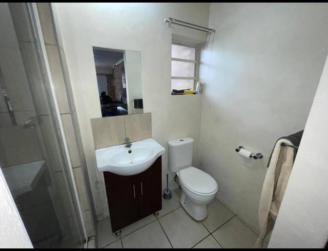 1 BEDROOM PROPERTY TO RENT IN DIE BULT